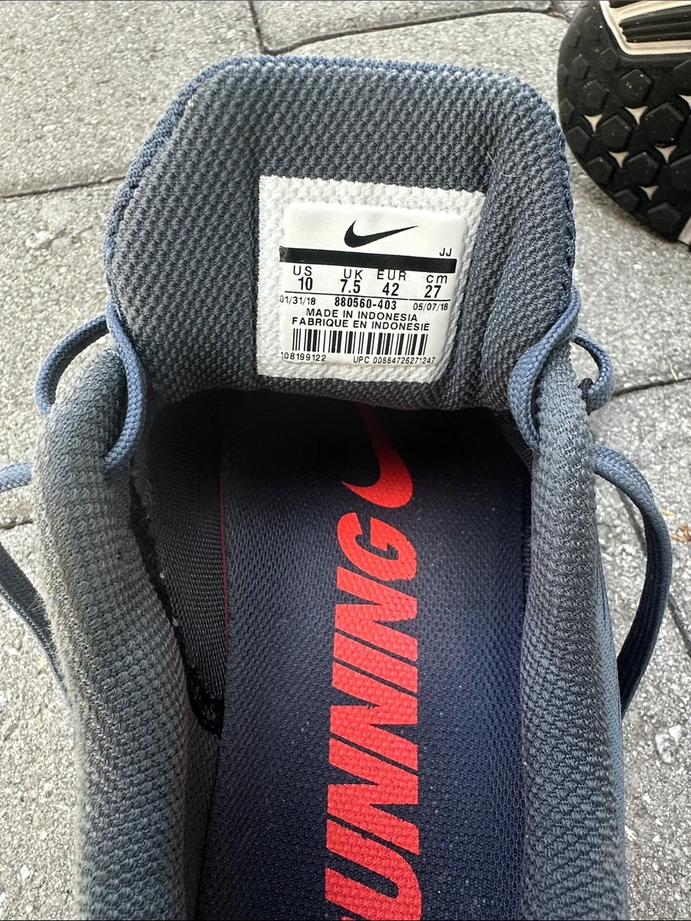 Nike Men's Blue Gray Running Shoes with Red Highlights - Picture 2 of 3